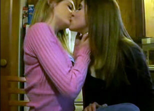 Lesbians kissing picture